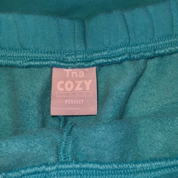 matching aritzia set - Picture 2 of 3